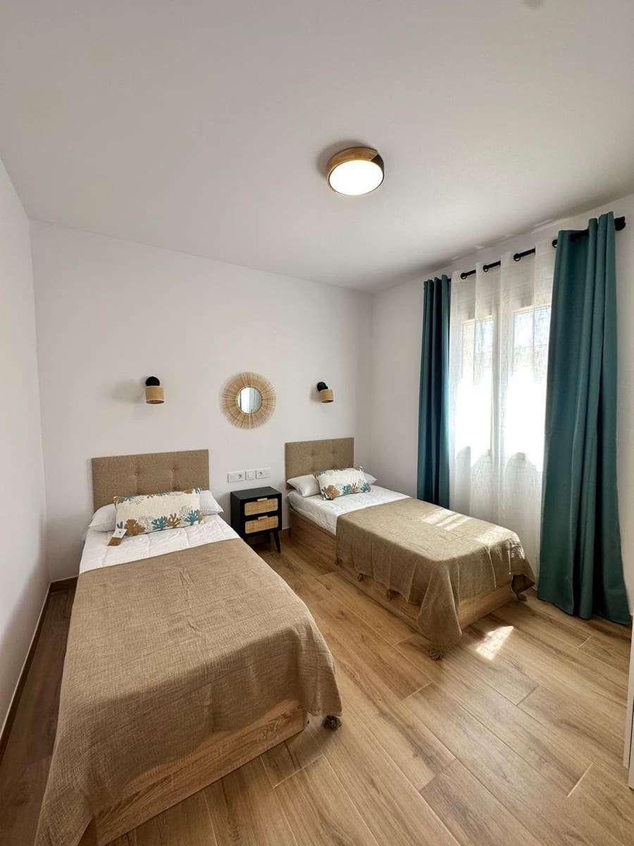 3 bedroom Flat for rent in Alicante / Alacant city - € 1,100 (Ref: 9548350)