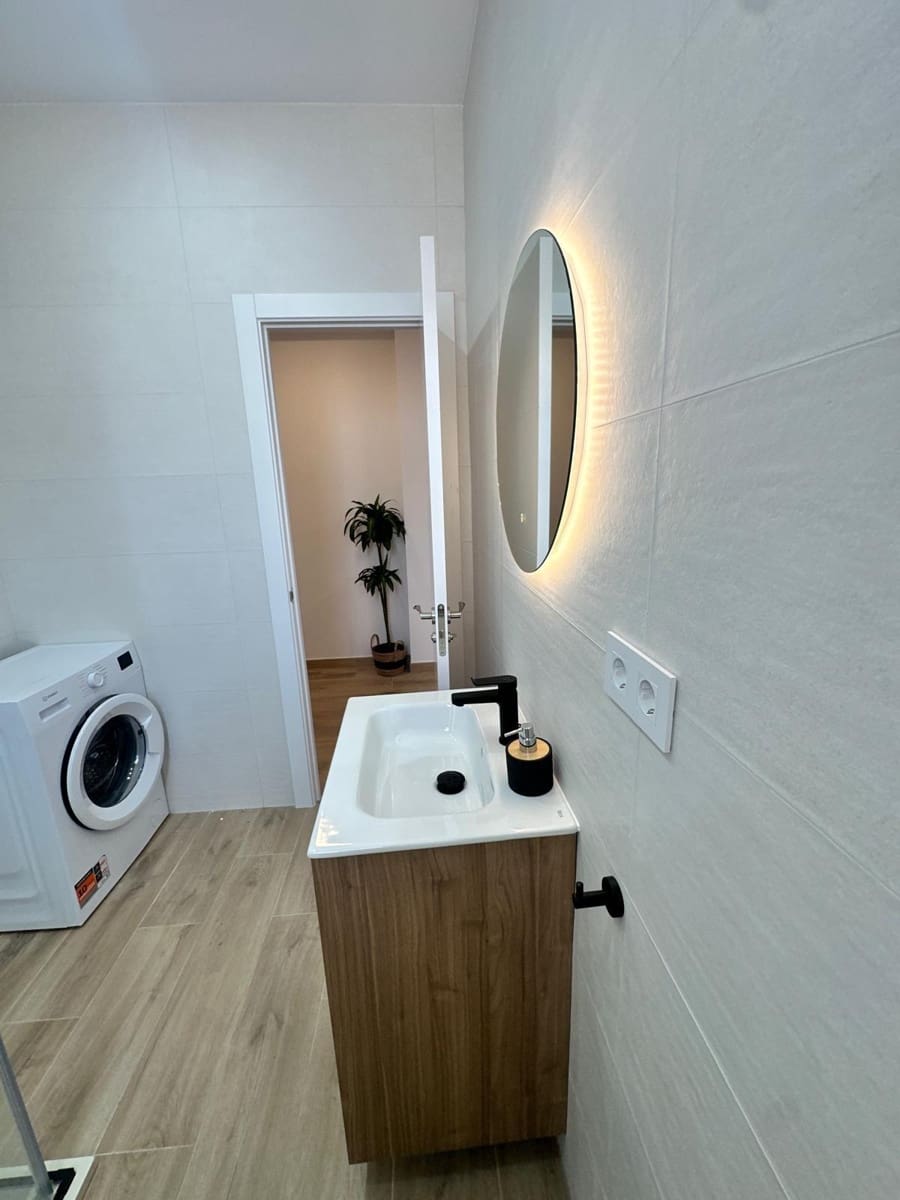 3 bedroom Flat for rent in Alicante / Alacant city - € 1,100 (Ref: 9548350)