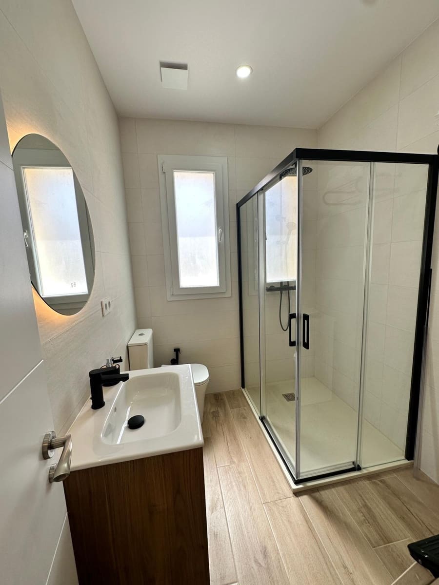 3 bedroom Flat for rent in Alicante / Alacant city - € 1,100 (Ref: 9548350)