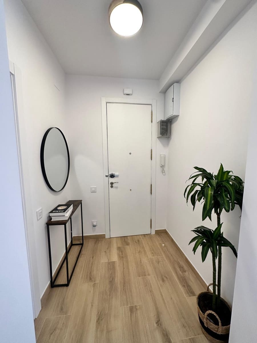 3 bedroom Flat for rent in Alicante / Alacant city - € 1,100 (Ref: 9548350)