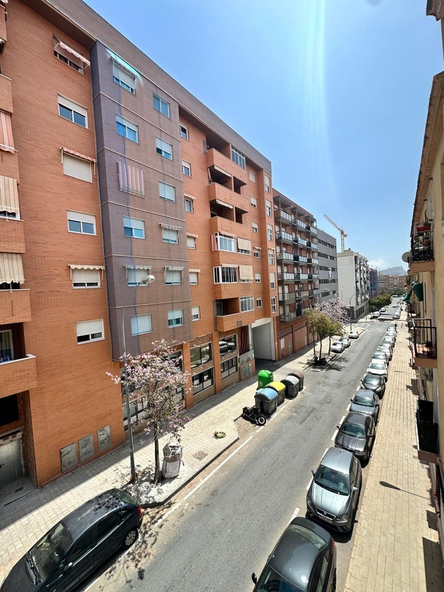 3 bedroom Flat for rent in Alicante / Alacant city - € 1,100 (Ref: 9548350)