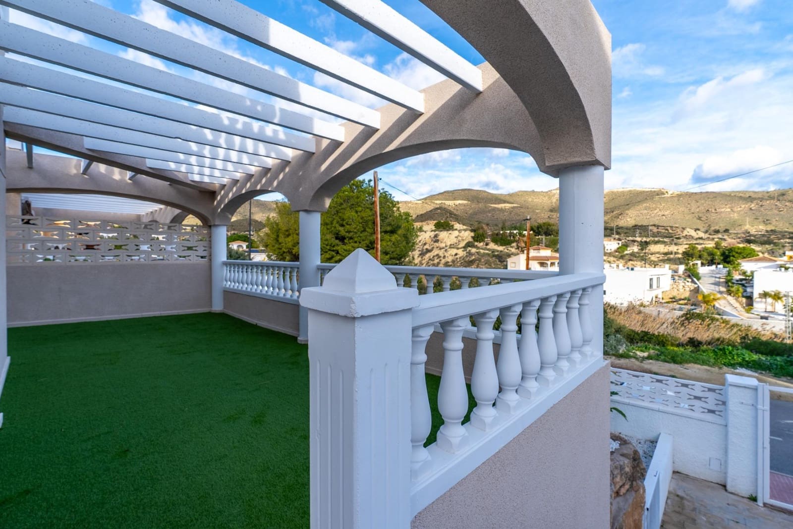 3 soverom Villa til salgs i El Campello med garasje - € 550 000 (Ref: 9555982)