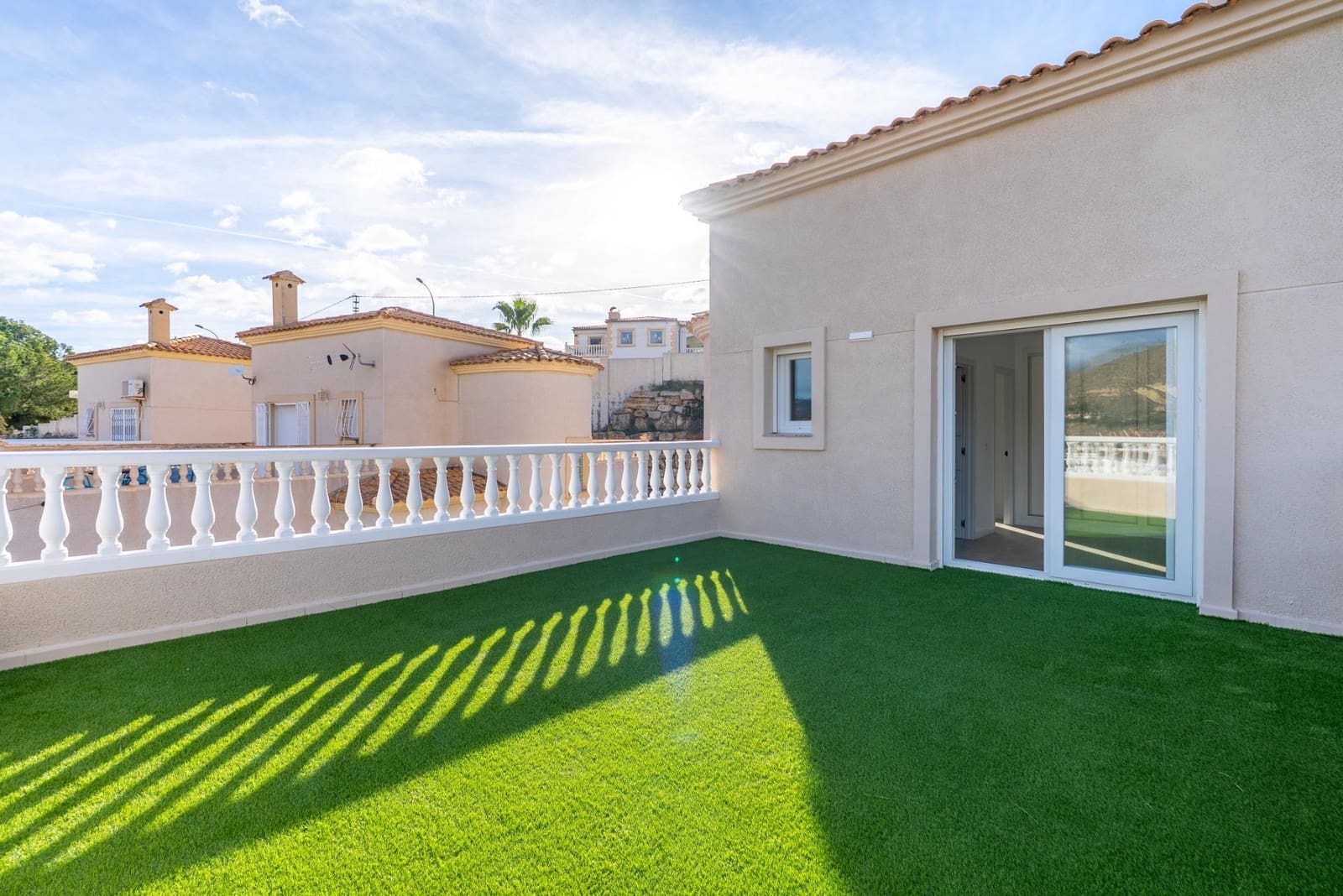 3 soverom Villa til salgs i El Campello med garasje - € 550 000 (Ref: 9555982)