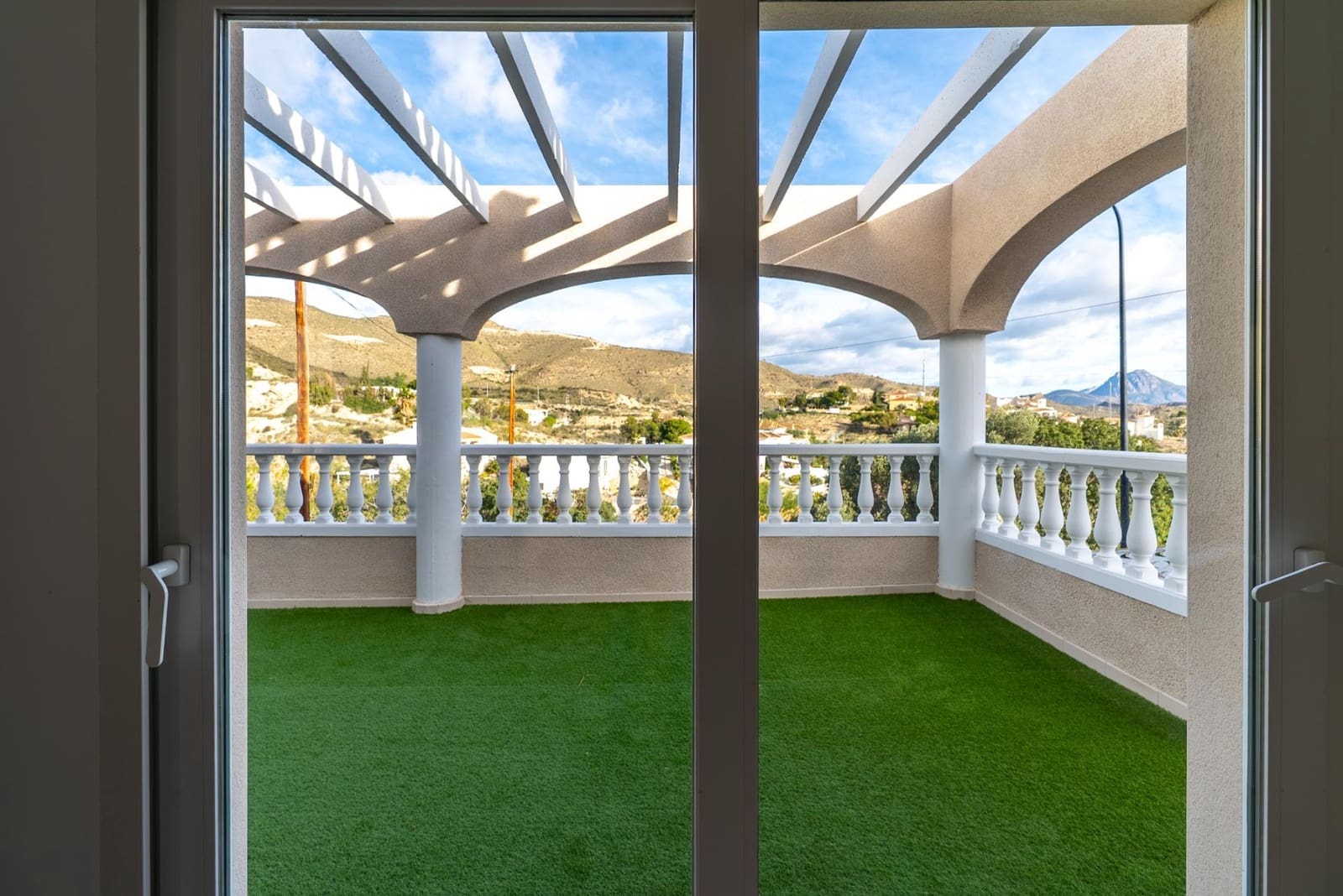 3 soverom Villa til salgs i El Campello med garasje - € 550 000 (Ref: 9555982)