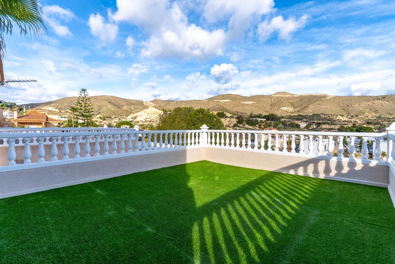 3 soverom Villa til salgs i El Campello med garasje - € 550 000 (Ref: 9555982)