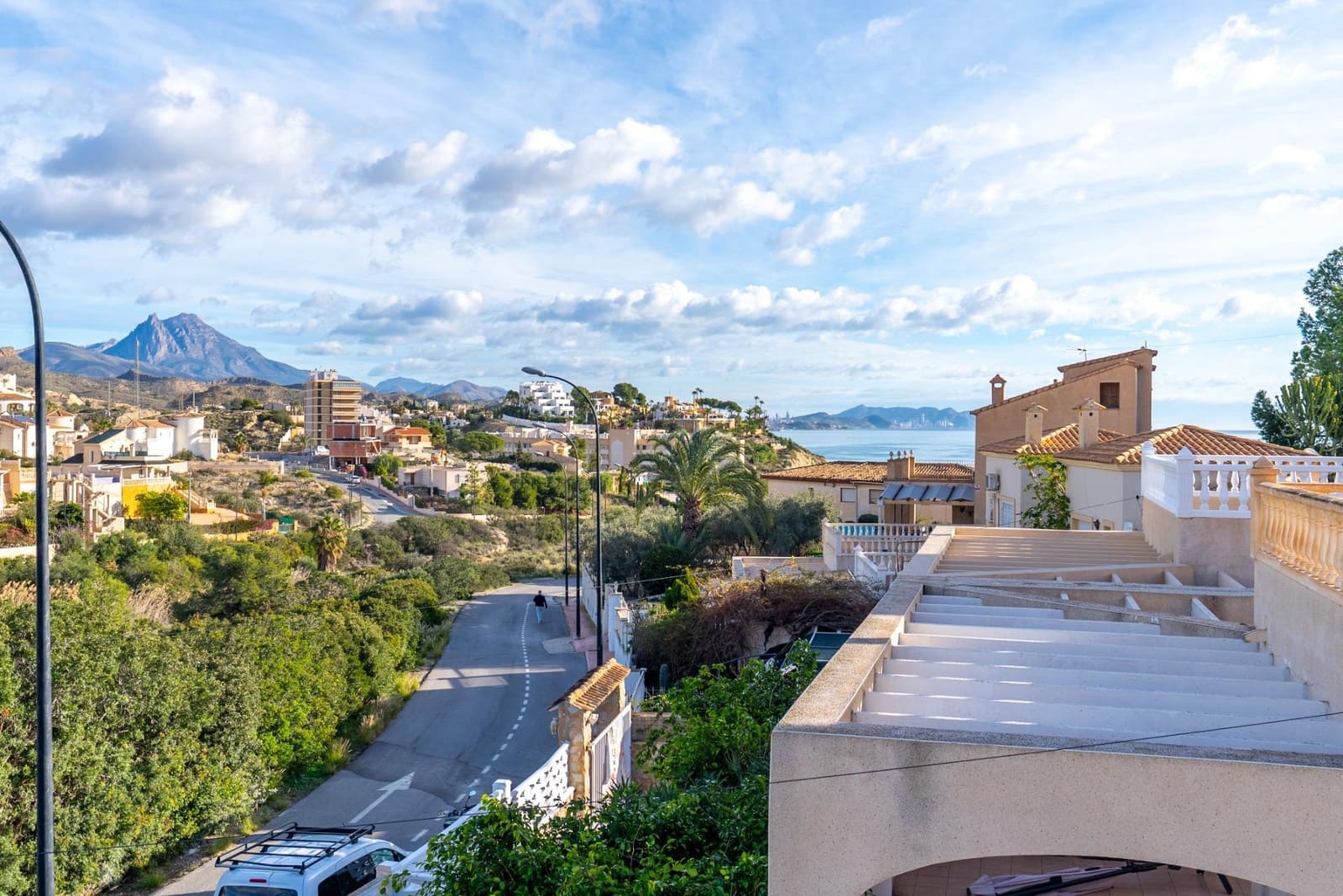 3 soverom Villa til salgs i El Campello med garasje - € 550 000 (Ref: 9555982)