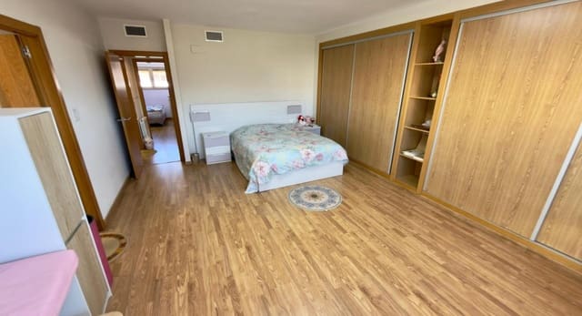 6 makuuhuone Rivitalo myytävänä paikassa Alicante Golf, Alicante kaupunki mukana uima-altaan 
autotalli - 698 000 € (Ref: 9565342)