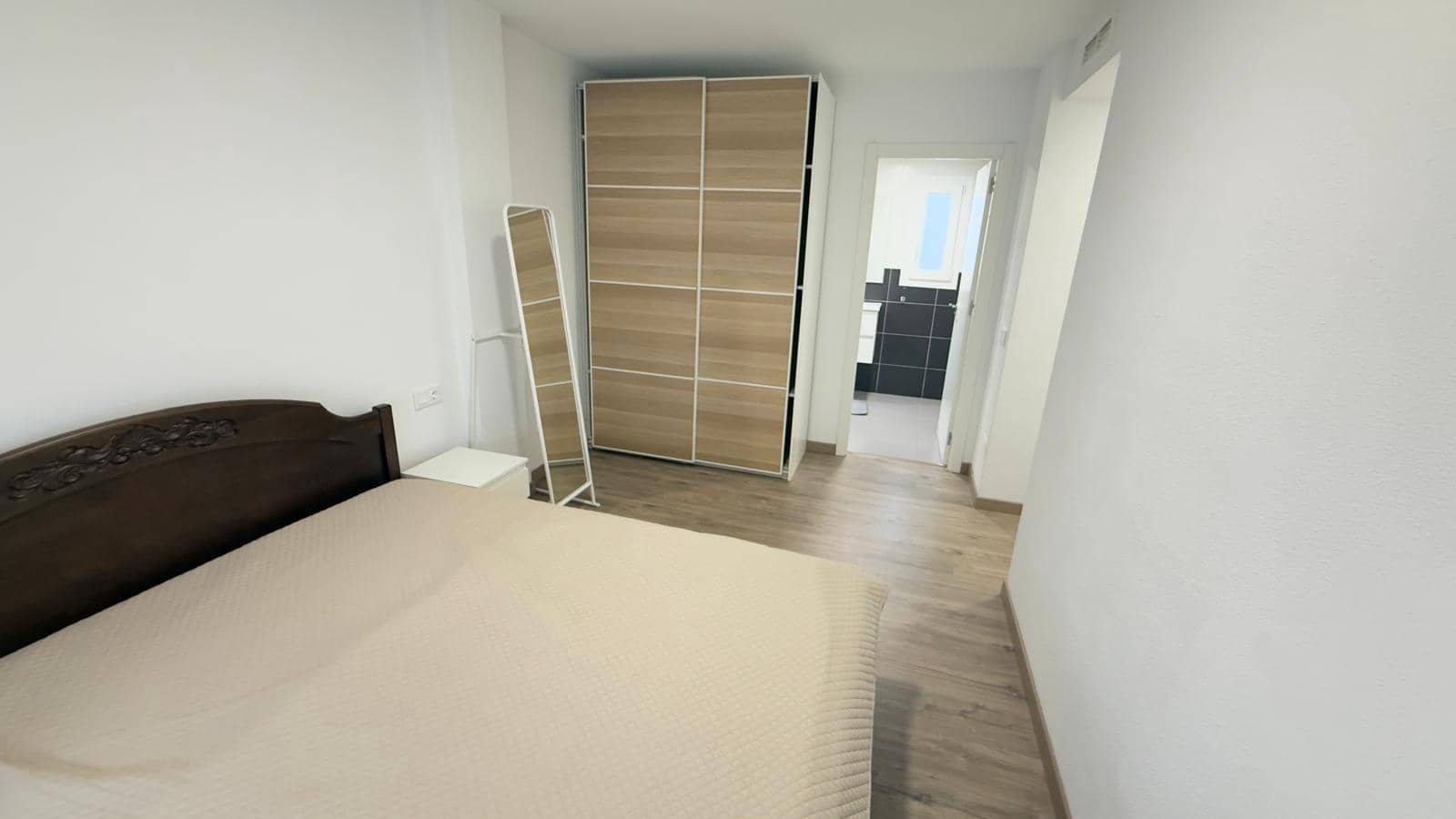 4 bedroom Flat for rent in Alicante / Alacant city - € 1,200 (Ref: 9565343)