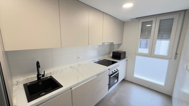 4 bedroom Flat for rent in Alicante / Alacant city - € 1,200 (Ref: 9565343)