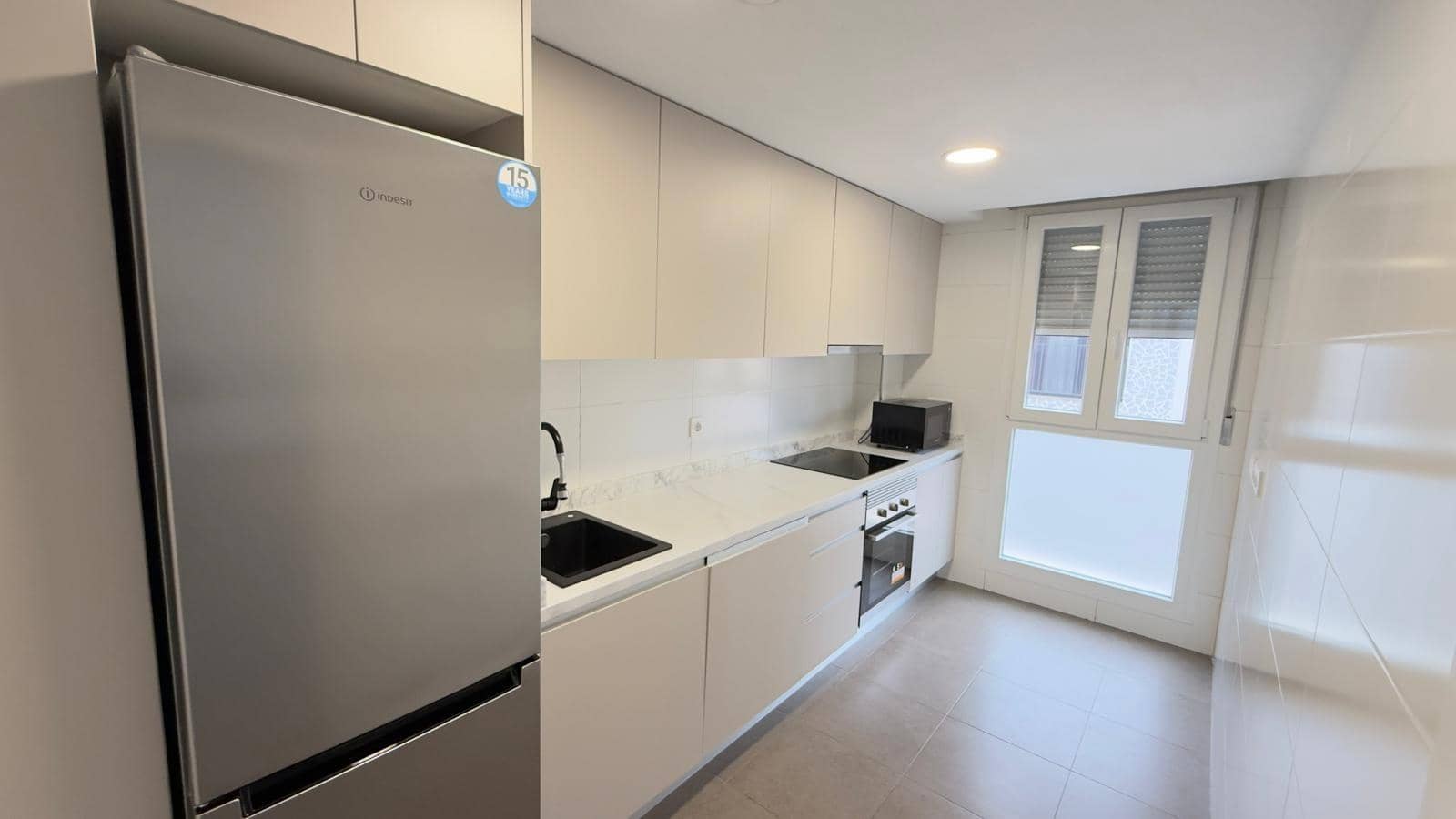 4 bedroom Flat for rent in Alicante / Alacant city - € 1,200 (Ref: 9565343)