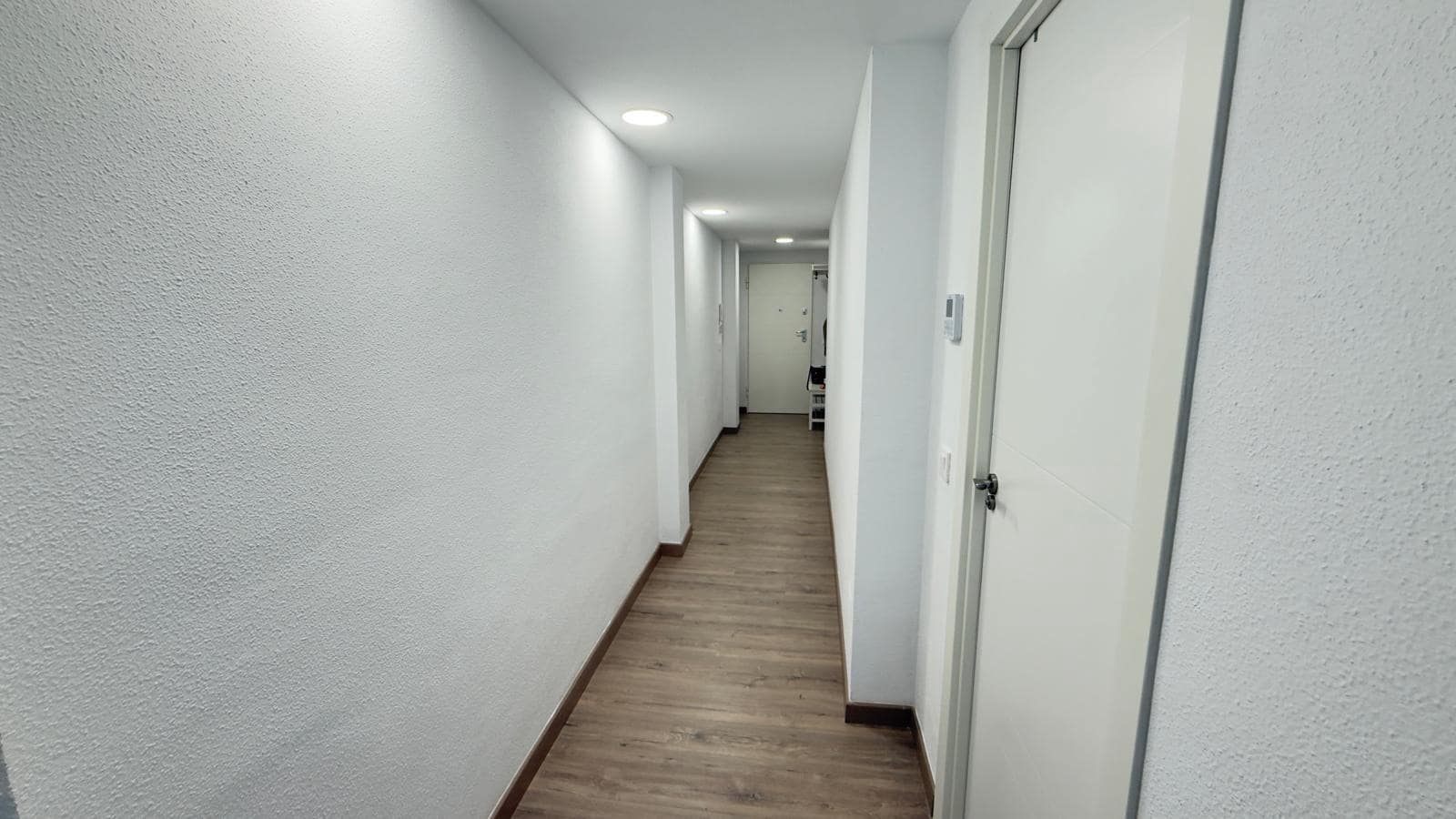 4 bedroom Flat for rent in Alicante / Alacant city - € 1,200 (Ref: 9565343)