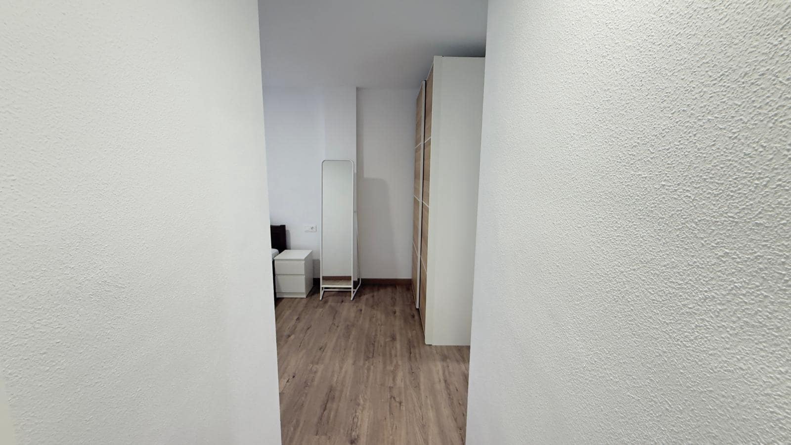 4 bedroom Flat for rent in Alicante / Alacant city - € 1,200 (Ref: 9565343)