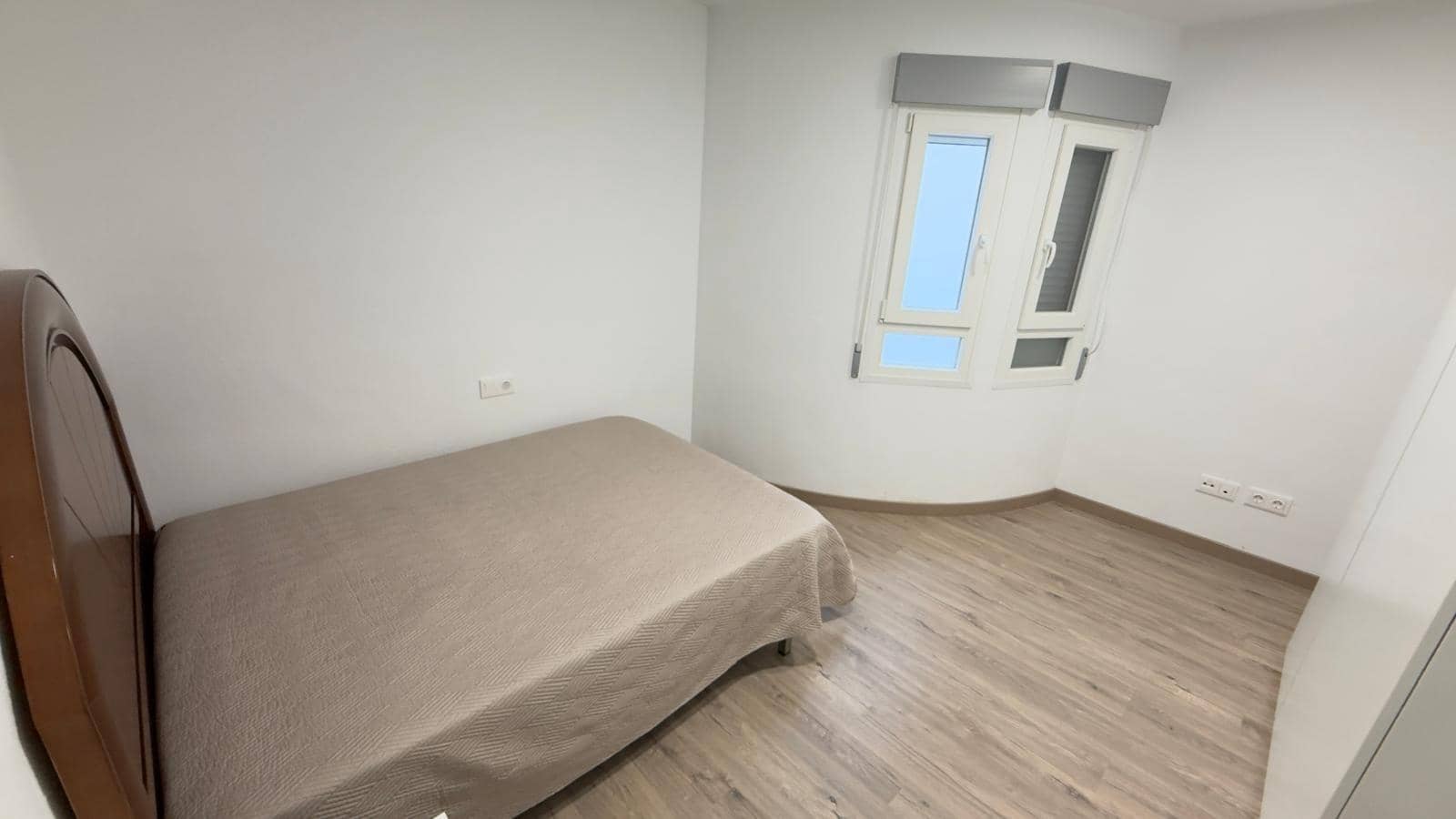 4 bedroom Flat for rent in Alicante / Alacant city - € 1,200 (Ref: 9565343)