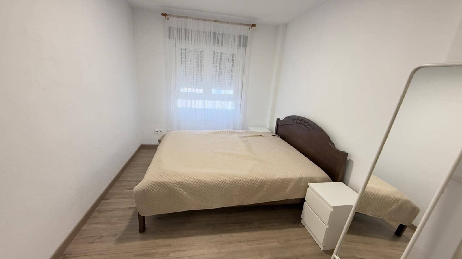 4 bedroom Flat for rent in Alicante / Alacant city - € 1,200 (Ref: 9565343)