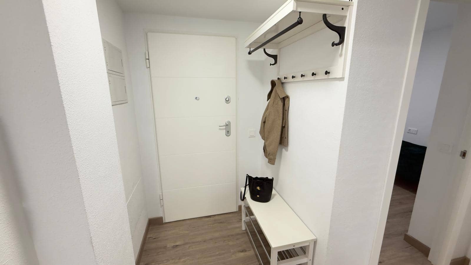 4 bedroom Flat for rent in Alicante / Alacant city - € 1,200 (Ref: 9565343)