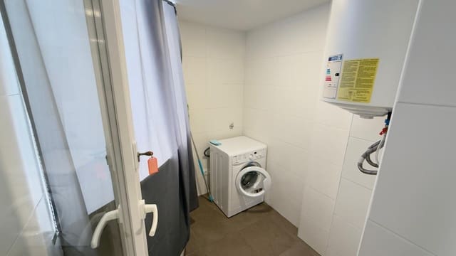 4 bedroom Flat for rent in Alicante / Alacant city - € 1,200 (Ref: 9565343)