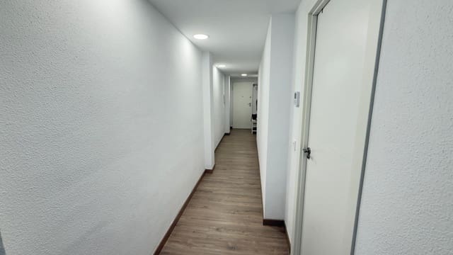 4 bedroom Flat for rent in Alicante / Alacant city - € 1,200 (Ref: 9565343)