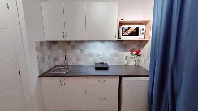 1 soveværelse Lejlighed til leje i Carolinas Bajas, Alicante by - € 650 (Ref: 9568800)