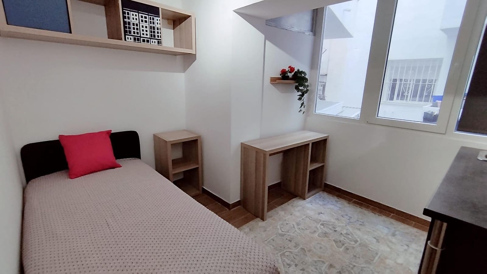 Apartamento de 1 habitación en Alicante / Alacant ciudad en alquiler - 600 € (Ref: 9568800)