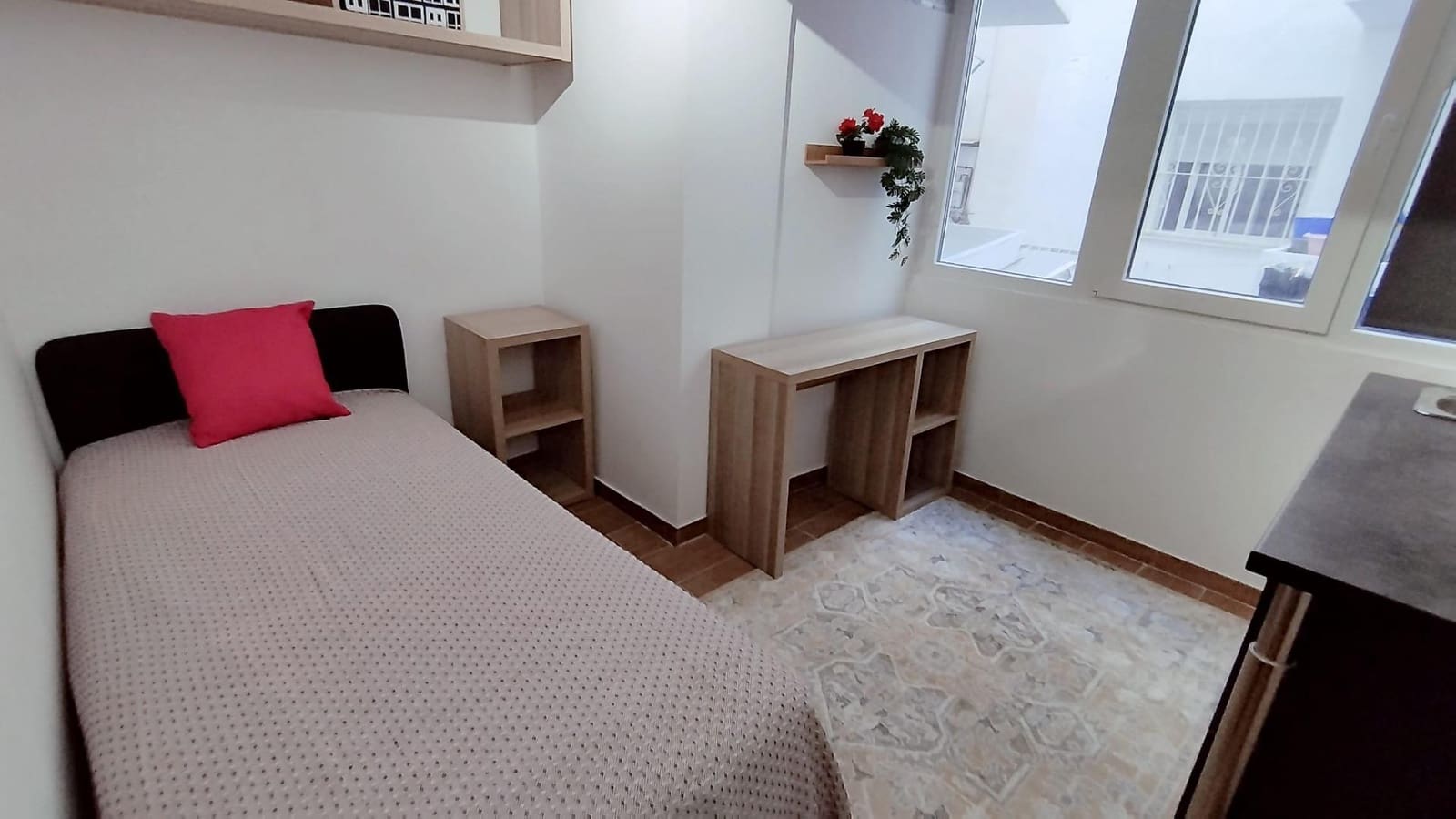 Apartamento de 1 habitación en Alicante / Alacant ciudad en alquiler - 600 € (Ref: 9568800)
