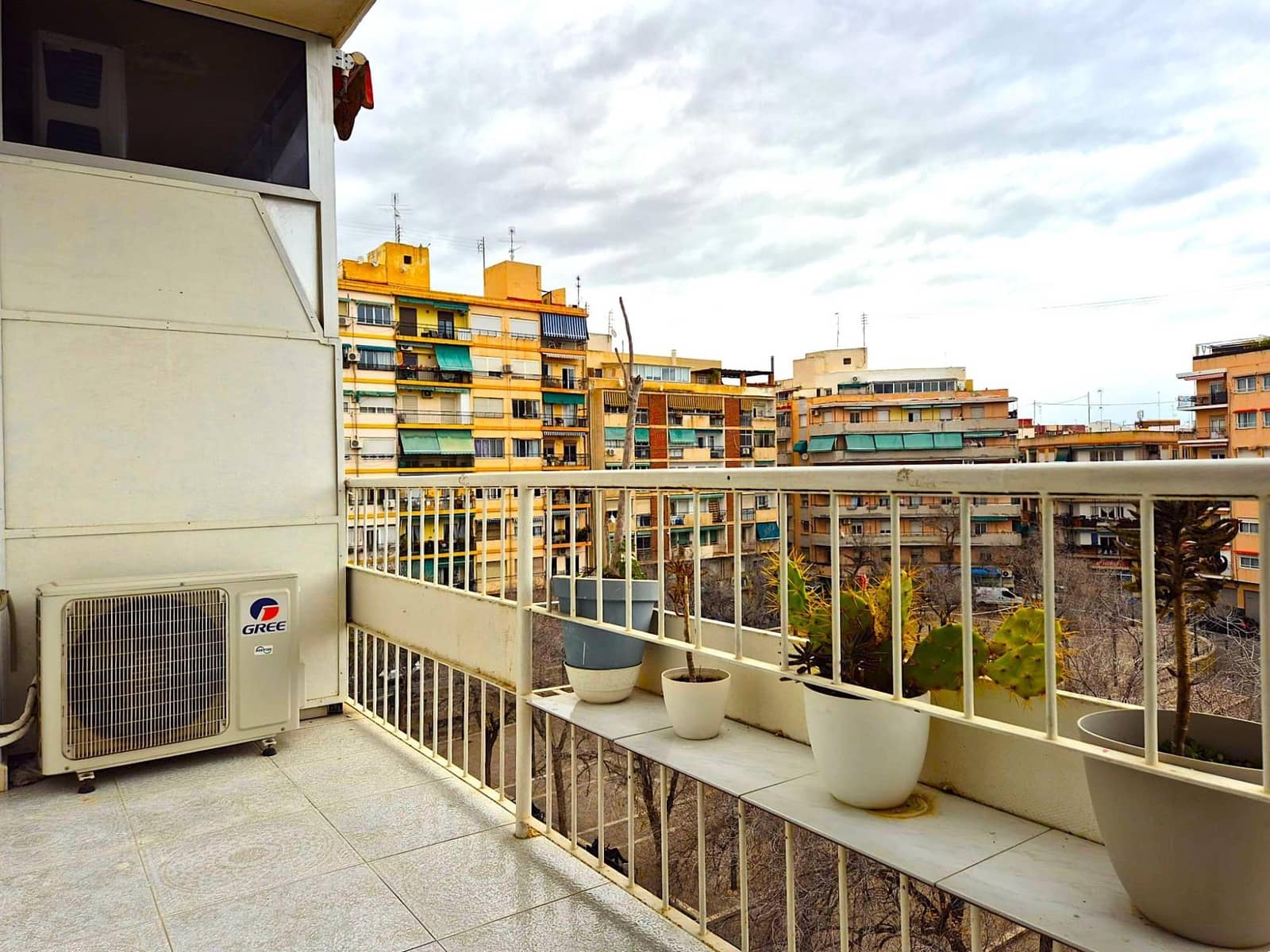 3 makuuhuone Huoneisto myytävänä paikassa Alicante kaupunki - 164 900 € (Ref: 9571301)