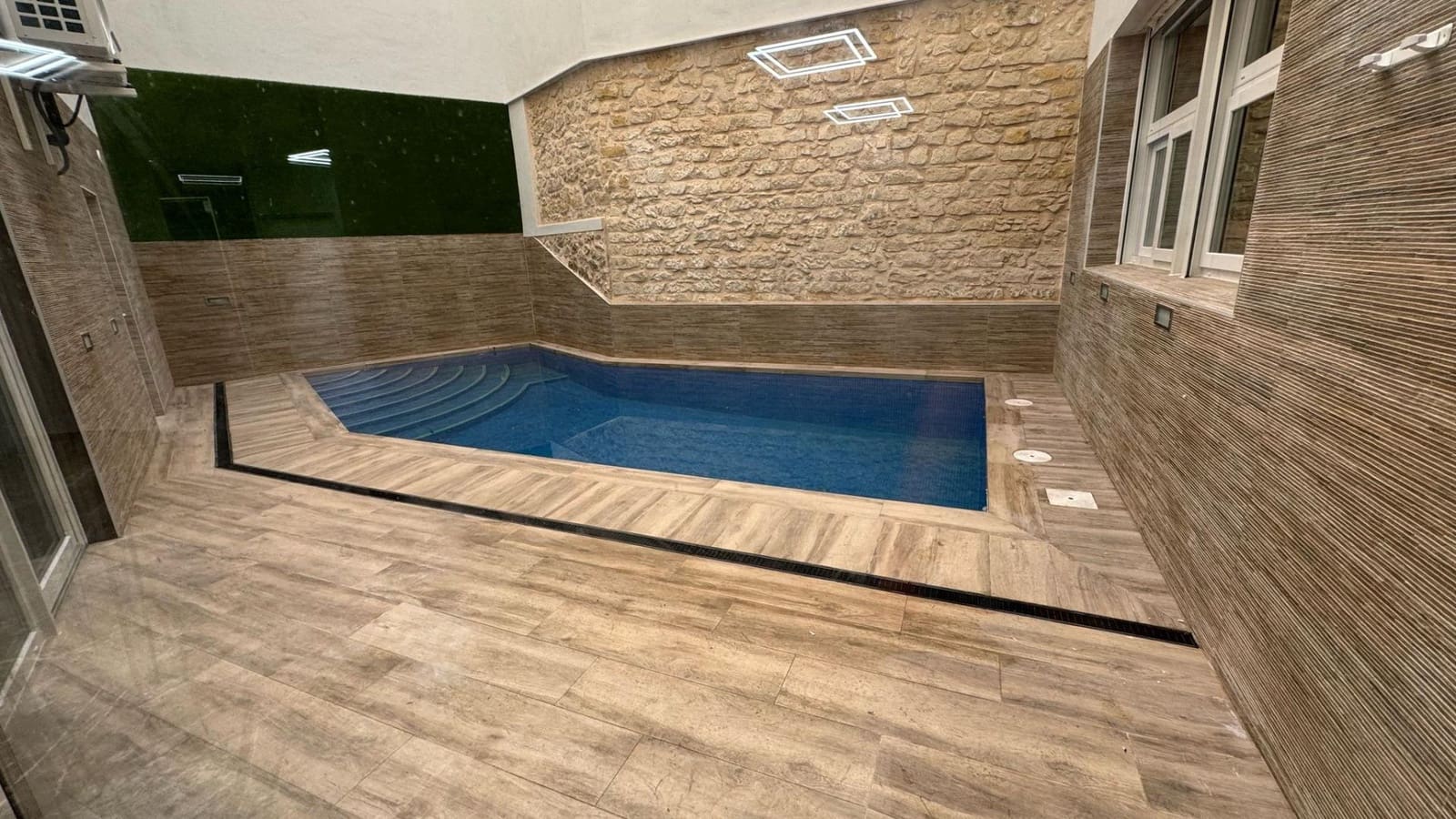 1 soverom Leilighet til salgs i Alicante by med svømmebasseng - € 245 000 (Ref: 9571303)