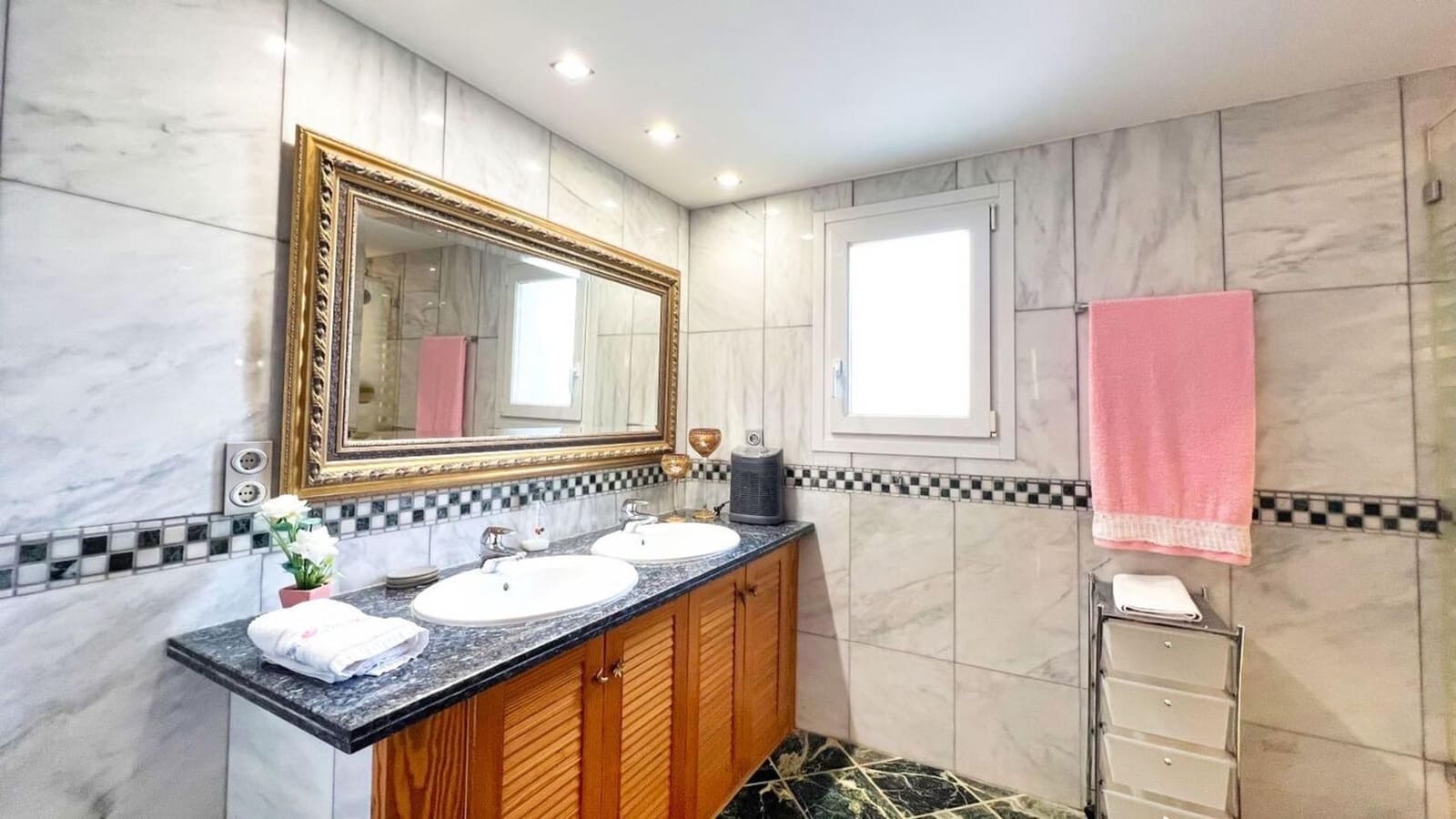 6 soveværelse Villa til salg i Benidorm med swimmingpool - € 1.295.000 (Ref: 9574721)