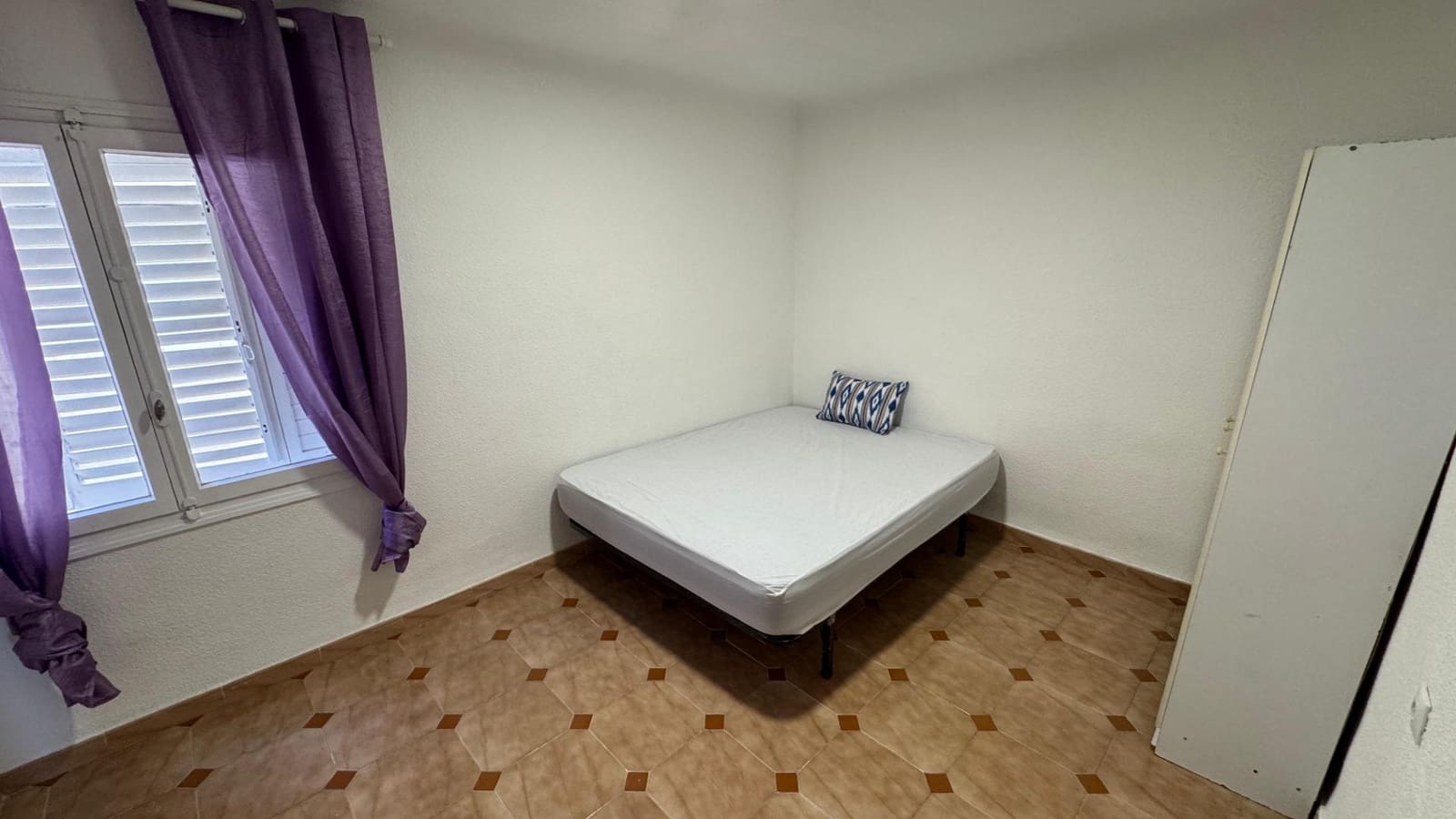 3 slaapkamer Appartement te huur in Alicante stad - € 870 (Ref: 9586625)