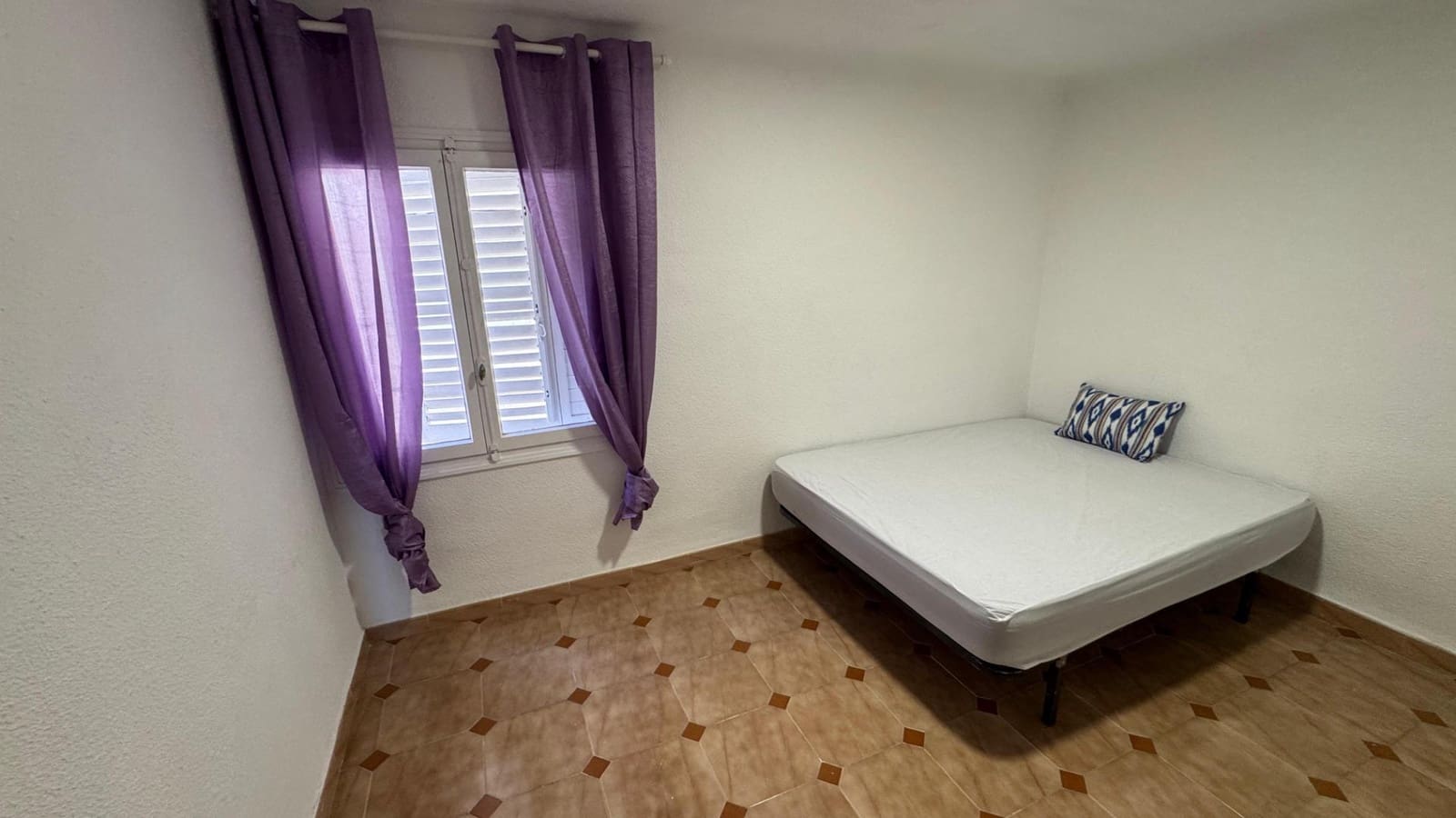 3 slaapkamer Appartement te huur in Alicante stad - € 870 (Ref: 9586625)