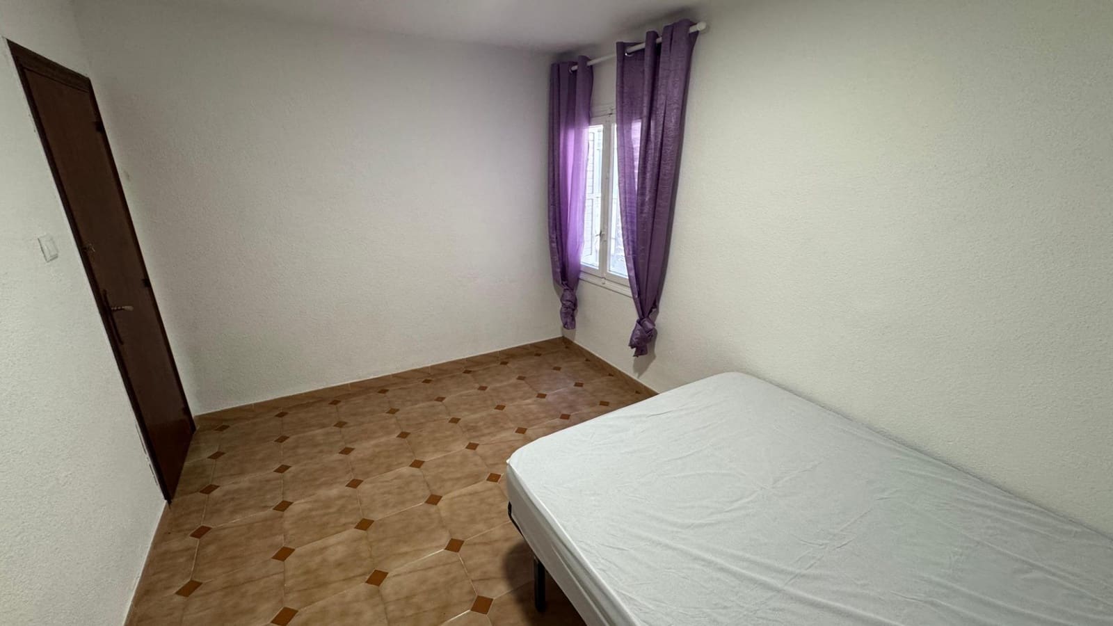 3 slaapkamer Appartement te huur in Alicante stad - € 870 (Ref: 9586625)