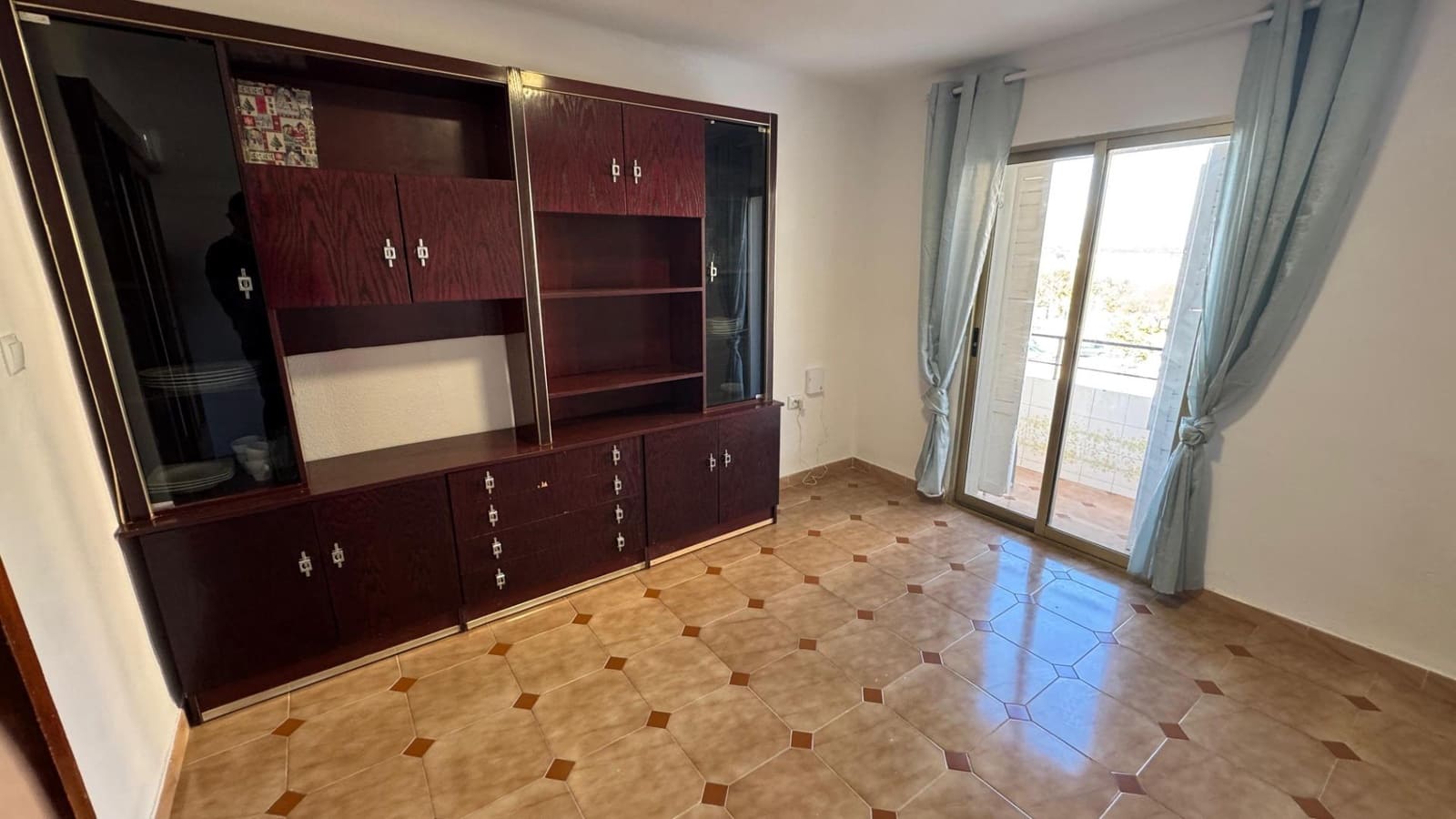 3 slaapkamer Appartement te huur in Alicante stad - € 870 (Ref: 9586625)