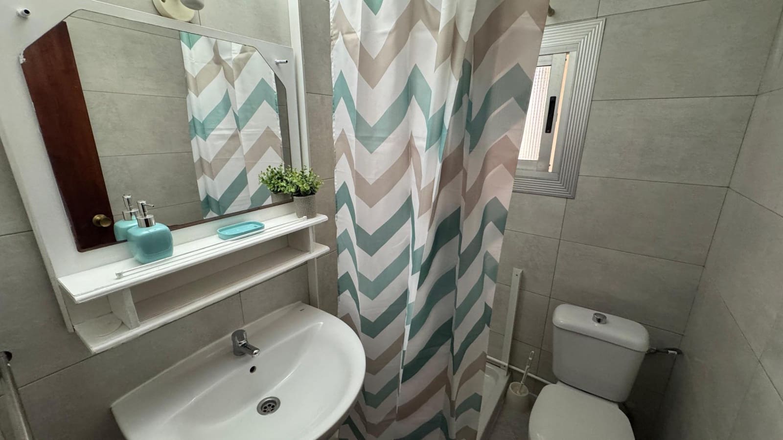 3 slaapkamer Appartement te huur in Alicante stad - € 870 (Ref: 9586625)
