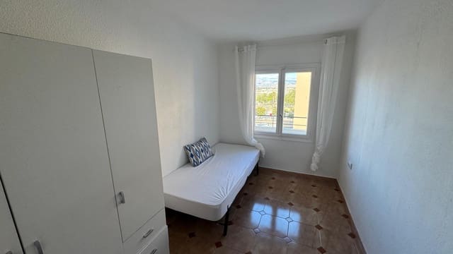 3 slaapkamer Appartement te huur in Alicante stad - € 870 (Ref: 9586625)