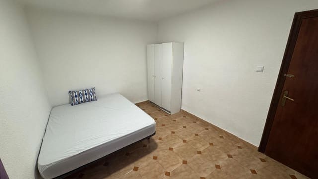 3 slaapkamer Appartement te huur in Alicante stad - € 870 (Ref: 9586625)