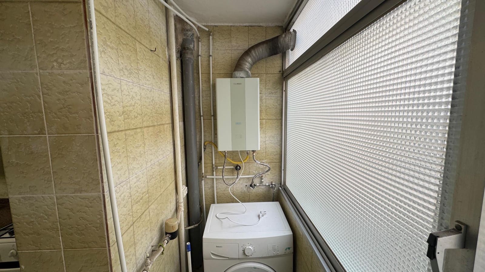 3 slaapkamer Appartement te huur in Alicante stad - € 870 (Ref: 9586625)