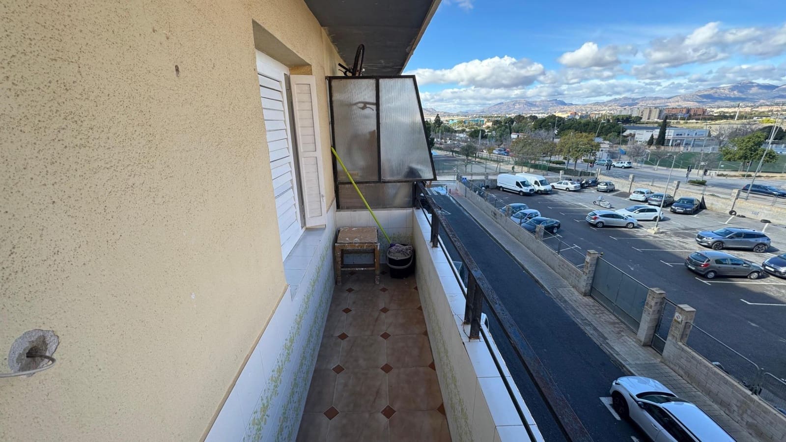 3 slaapkamer Appartement te huur in Alicante stad - € 870 (Ref: 9586625)