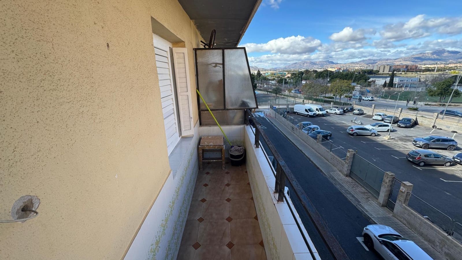 3 slaapkamer Appartement te huur in Alicante stad - € 870 (Ref: 9586625)