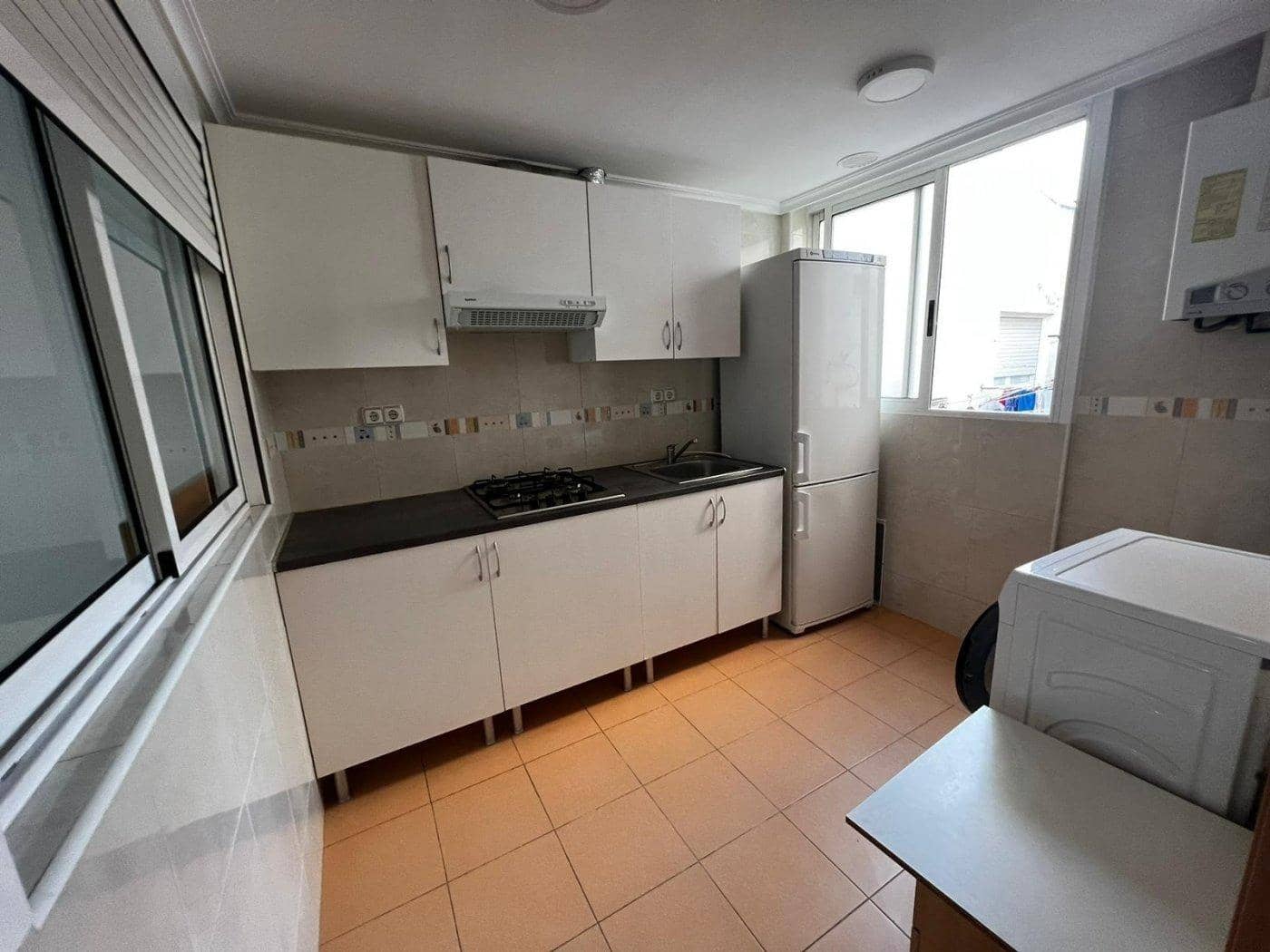 3 soverom Leilighet til leie i Alicante by - € 900 (Ref: 9591411)