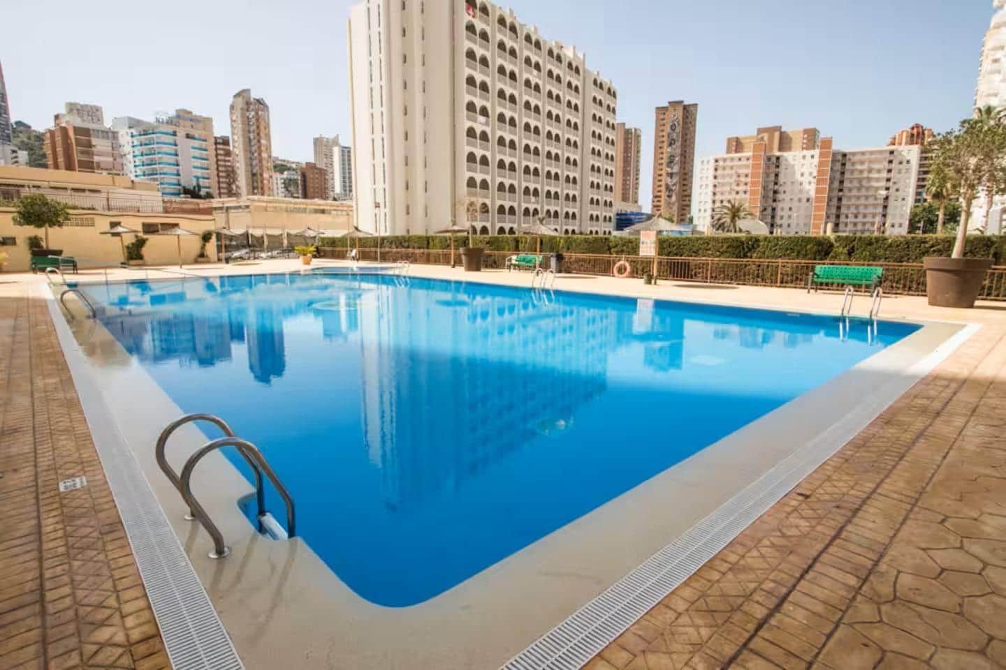 1 quarto Apartamento para arrendar em Benidorm com piscina - 1 100 € (Ref: 9596294)