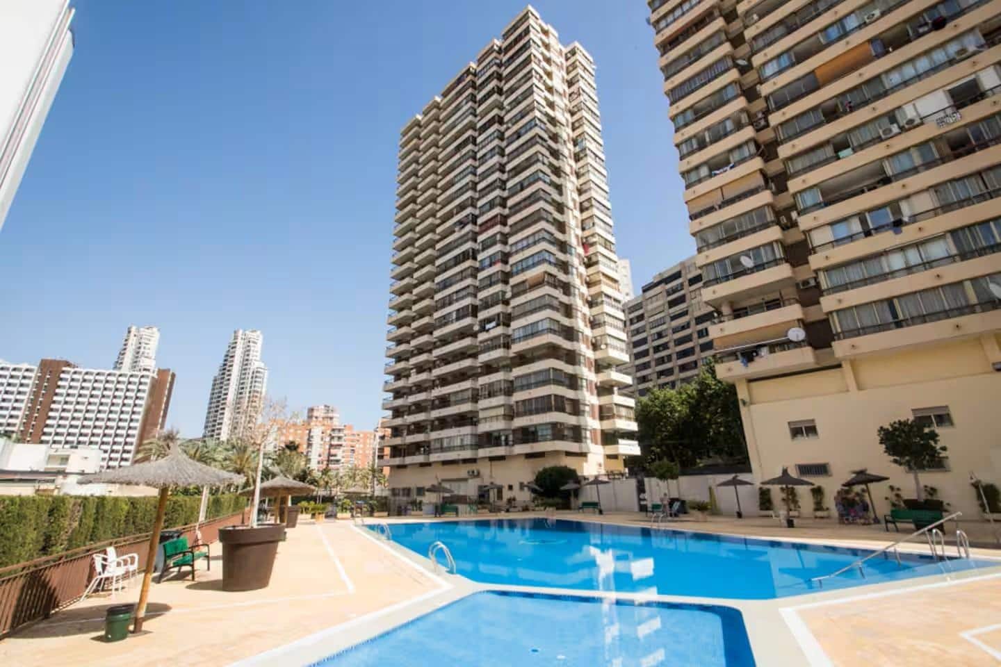 1 quarto Apartamento para arrendar em Benidorm com piscina - 1 100 € (Ref: 9596294)