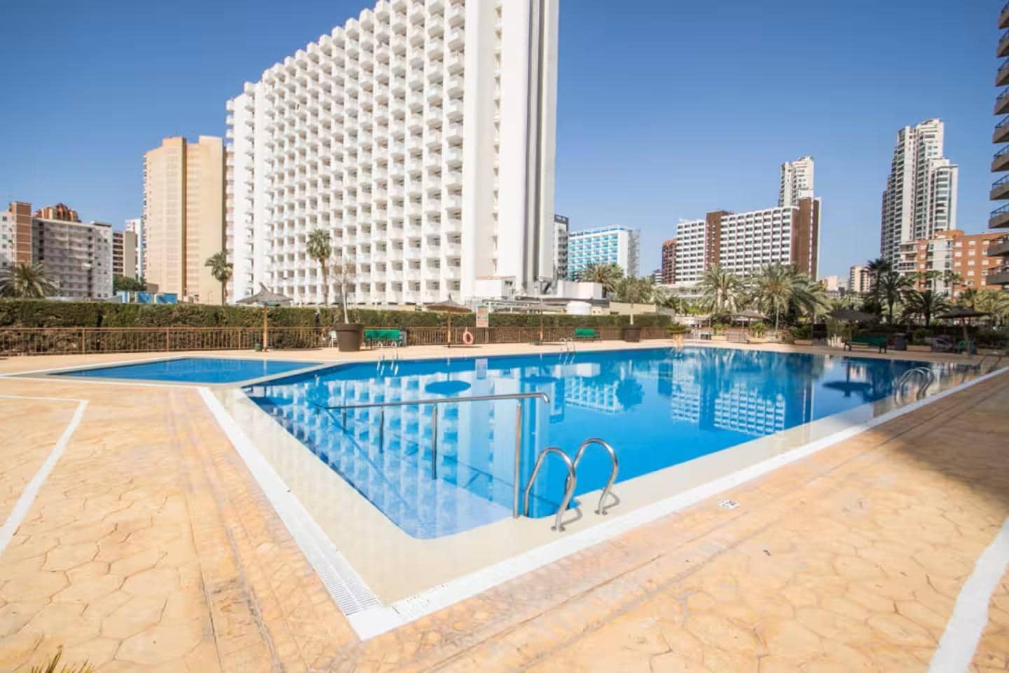 1 quarto Apartamento para arrendar em Benidorm com piscina - 1 100 € (Ref: 9596294)