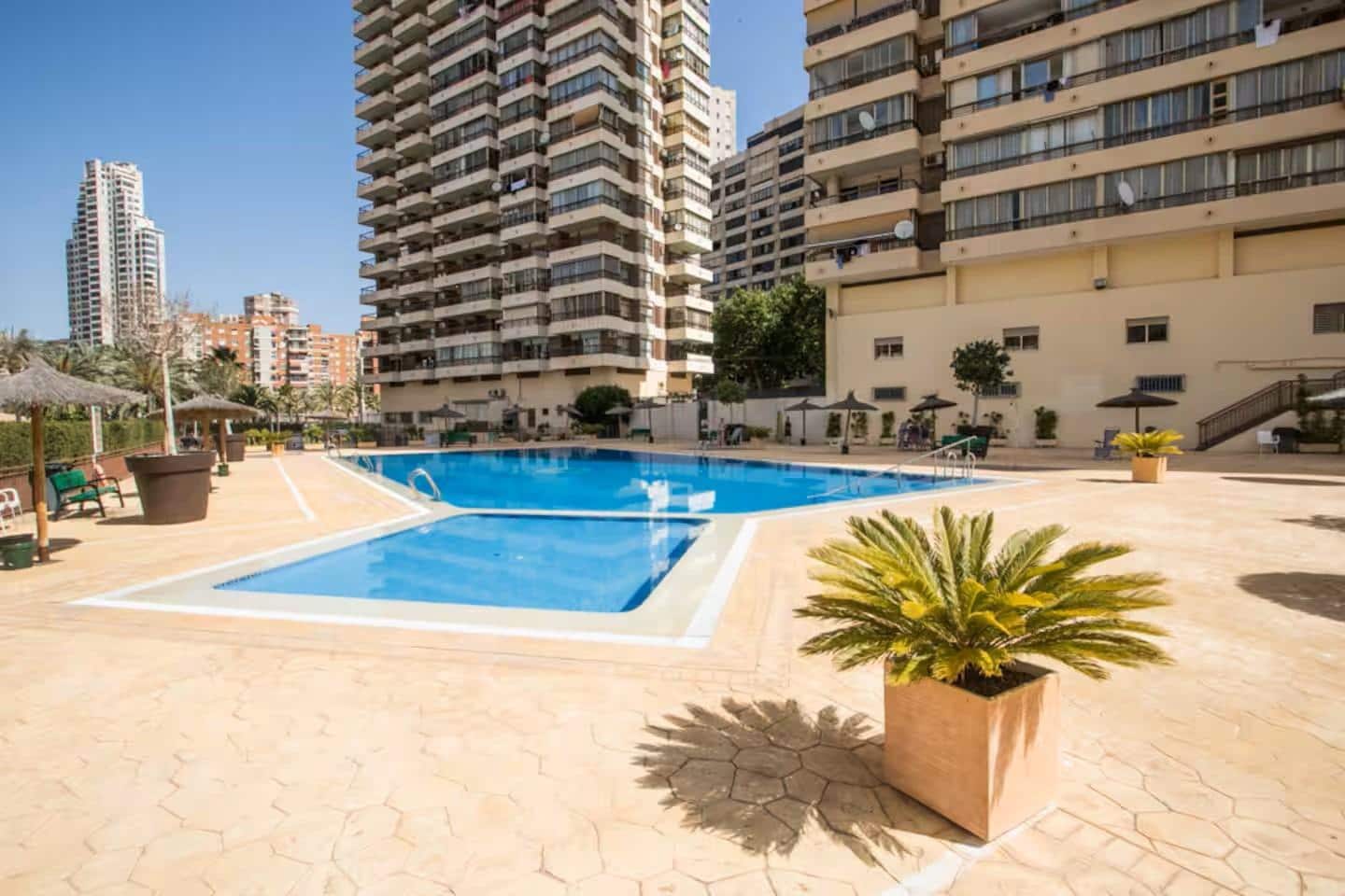 1 quarto Apartamento para arrendar em Benidorm com piscina - 1 100 € (Ref: 9596294)