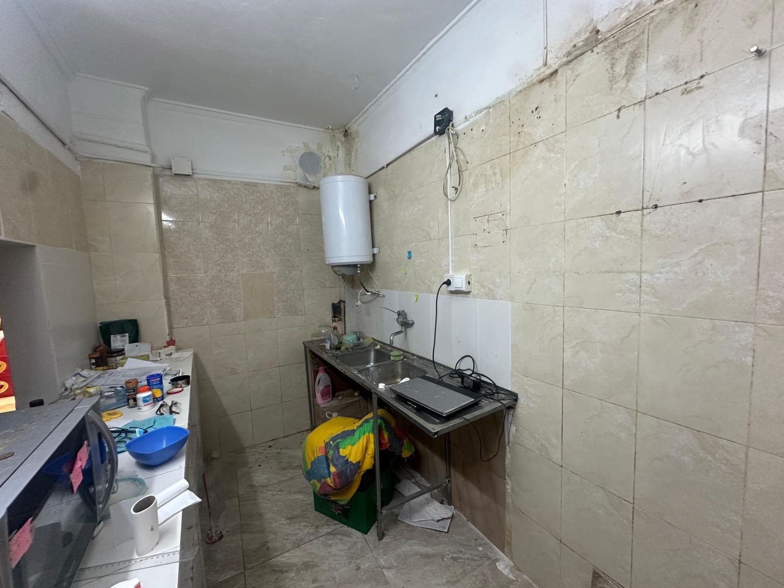 2 bedroom Commercial for sale in Alicante / Alacant city - € 73,000 (Ref: 9602657)