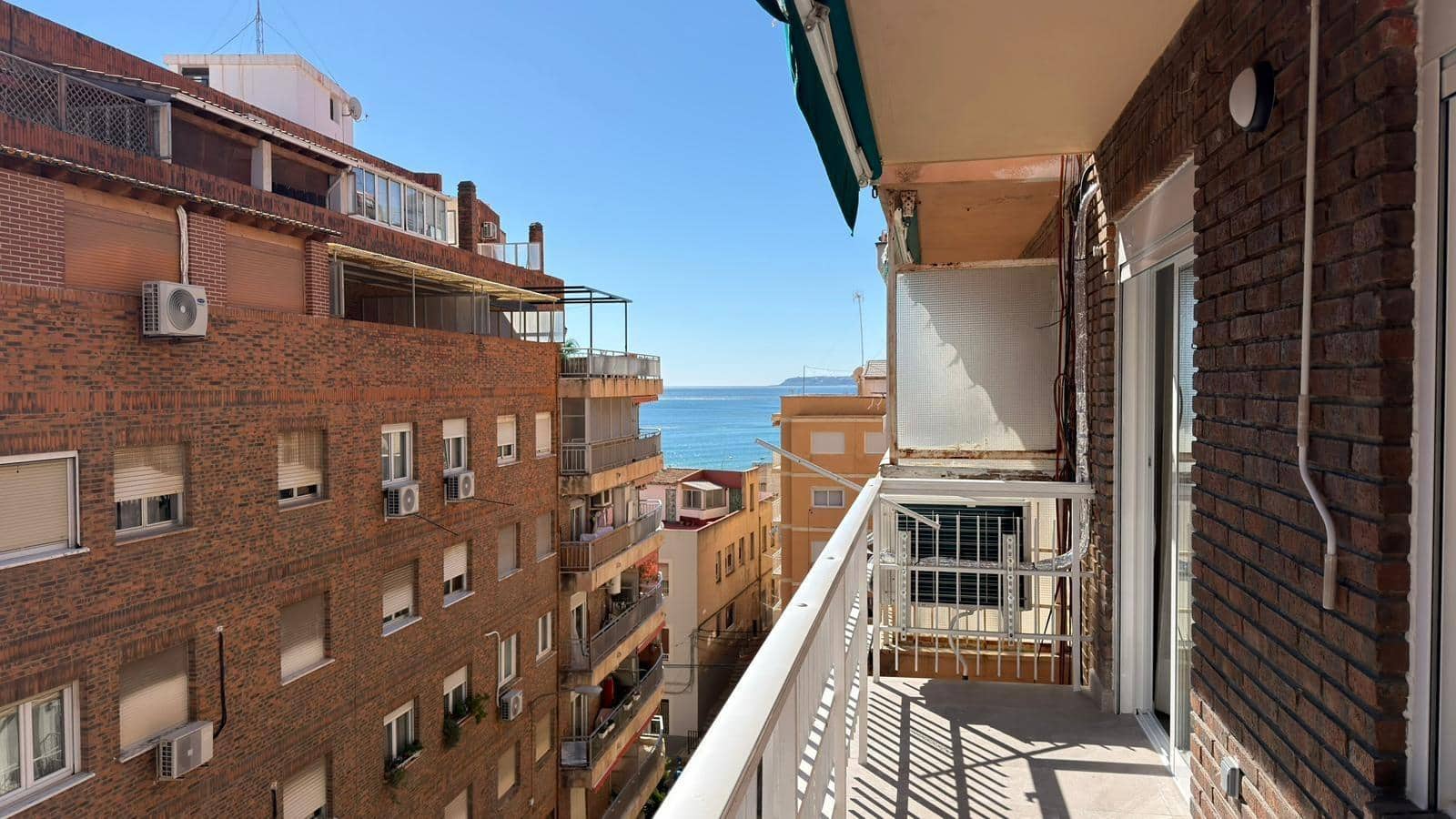 3 bedroom Apartment for sale in Alicante / Alacant city - € 399,000 (Ref: 9615643)