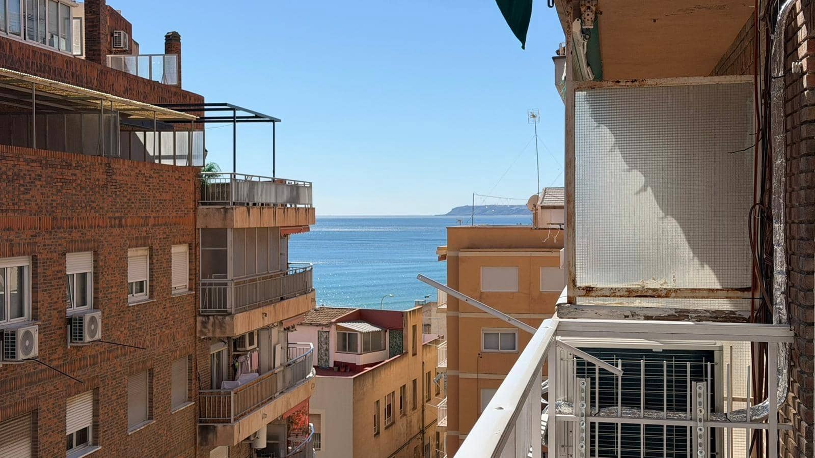 3 bedroom Apartment for sale in Alicante / Alacant city - € 399,000 (Ref: 9615643)