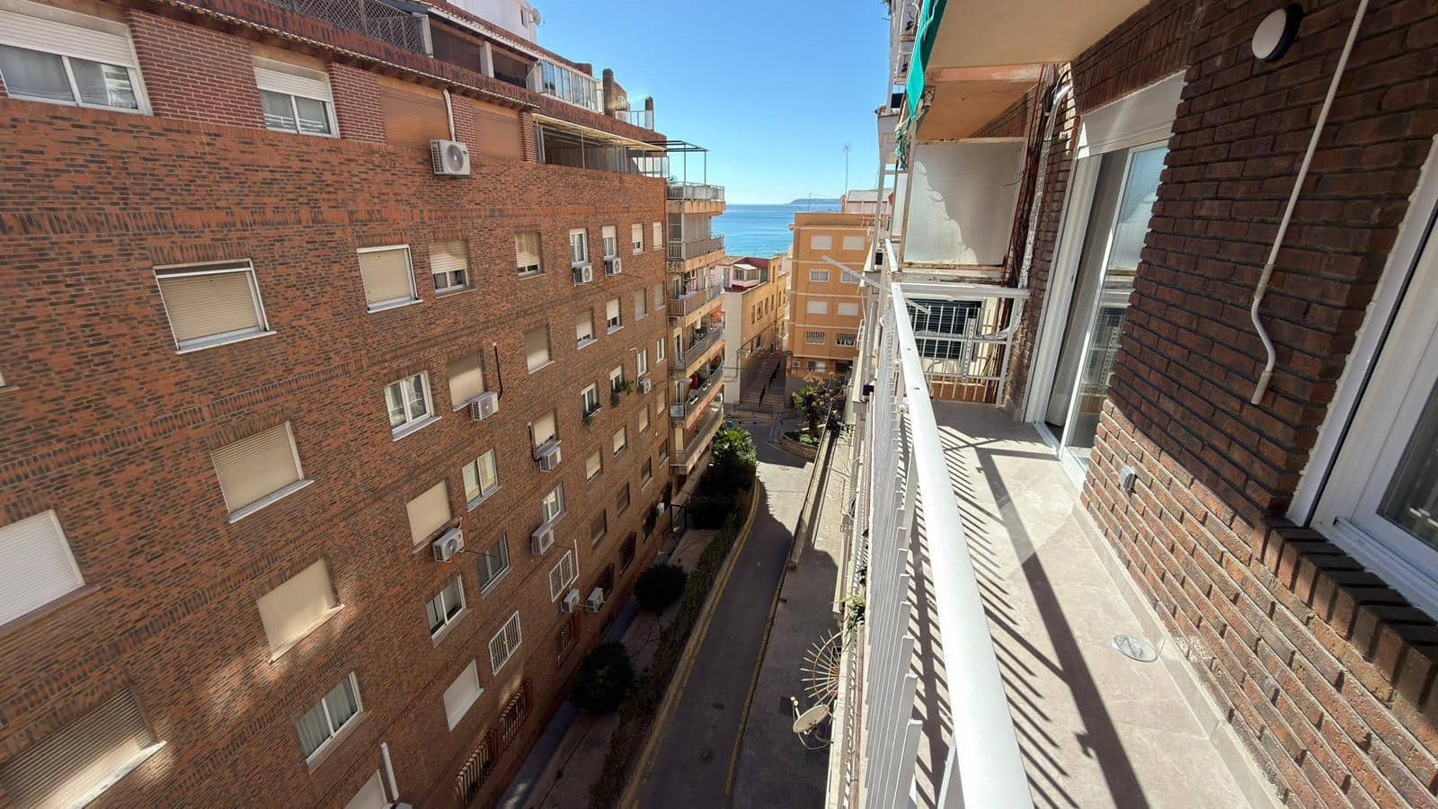 3 bedroom Apartment for sale in Alicante / Alacant city - € 399,000 (Ref: 9615643)