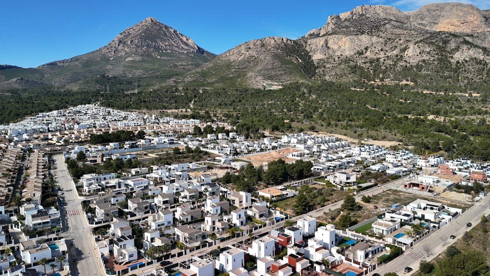 3 bedroom Villa for sale in Polop with pool - € 540,000 (Ref: 9619416)