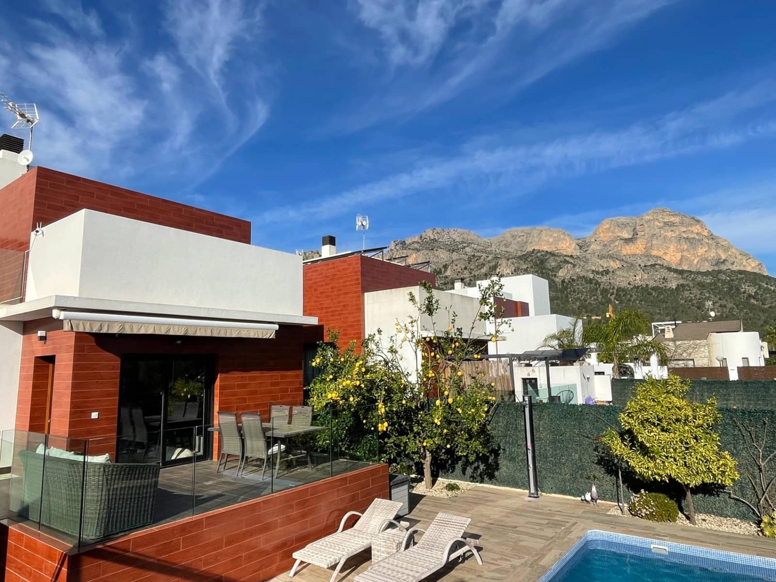 3 soveværelse Villa til salg i Polop med swimmingpool - € 540.000 (Ref: 9619416)