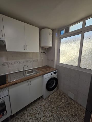 3 soveværelse Lejlighed til leje i Alicante by - € 800 (Ref: 9621814)