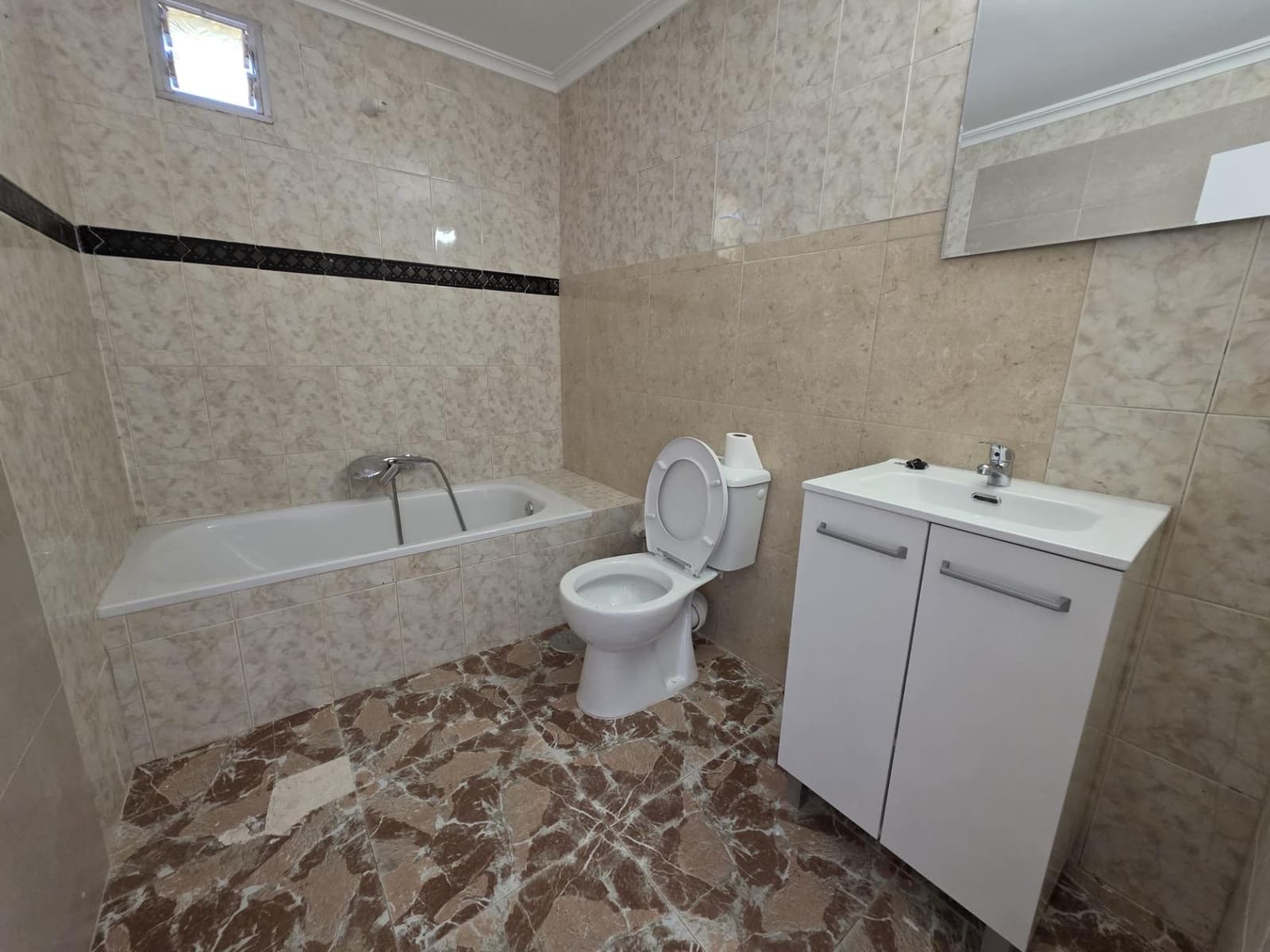 3 soveværelse Lejlighed til leje i Alicante by - € 800 (Ref: 9621814)